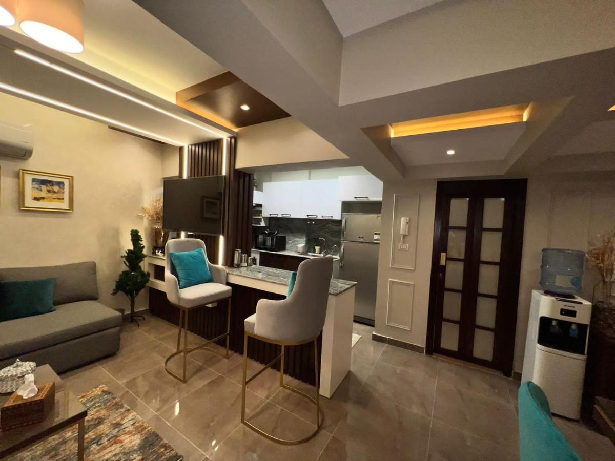 Luxury Flat With Garden And Private Entrance شقة فاخرة بحديقة و مدخل خاص Каїр Екстер'єр фото