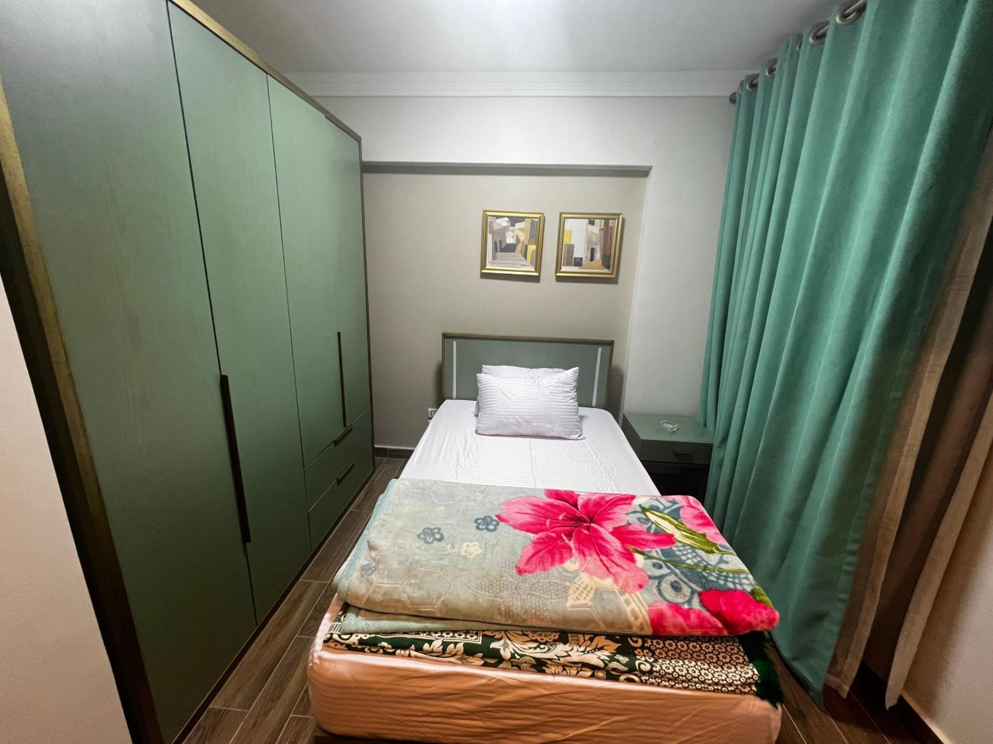 Luxury Flat With Garden And Private Entrance شقة فاخرة بحديقة و مدخل خاص Каїр Екстер'єр фото